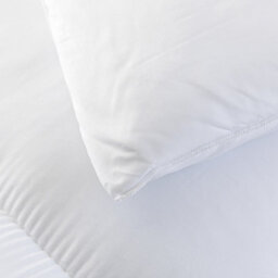 Summer 4.5 Tog Microfibre Soft Like Down Duvet + 2 Pillows With Non Allergenic Hollowfibre Filling - thumbnail 3