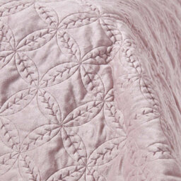 Homescapes Luxury Dusky Pink Quilted Velvet Bedspread Geometric Pattern 'eternity Ring' Throw, 200 X 200 Cm - thumbnail 3