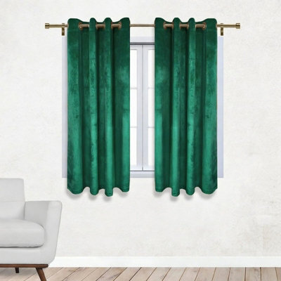Aspire Homeware Emerald Green Blackout Velvet Curtain Thermal Insulated Eyelet Window Curtain Pair (W)117Cm X (D)137