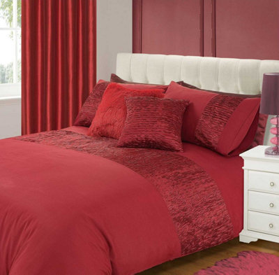 Intimates Elegant Pleated Duvet Cover & Pillowcase Set, Luxury Home Bedding, Modern Stylish Bed Set, Easy-Care, Machine Washable - Burgundy
