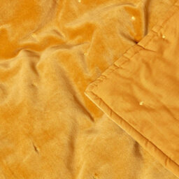 Homescapes Mustard Velvet Quilted Throw, 150 X 200 Cm - thumbnail 4