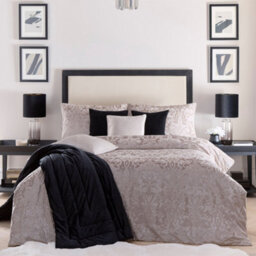 Laurence Llewelyn-Bowen Firenza Damask Velvet Linen Duvet Cover Set - thumbnail 4