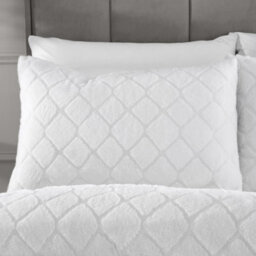 Catherine Lansfield Bedding Cosy Diamond Faux Fur Duvet Cover Set With Pillowcase White - thumbnail 2