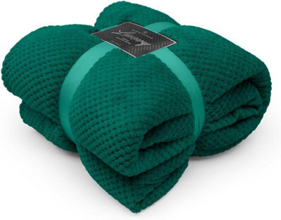 Gc Gaveno Cavailia Fluffy Pop Extra Large Throw 200X240Cm Dark Green Soft & Cosy King Size Blanket Waffle Throw - image 1