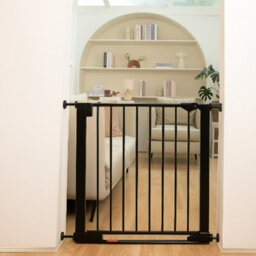 Bettacare Safestep Dog Gate, Black, 89Cm - 96Cm, Extra Low Walkthough, 74Cm Extra Wide Doorway, One Piece Extra Wide Pet Gate - thumbnail 8