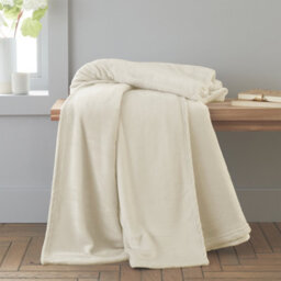 Catherine Lansfield Raschel Velvet Touch 130X170Cm Blanket Throw Cream