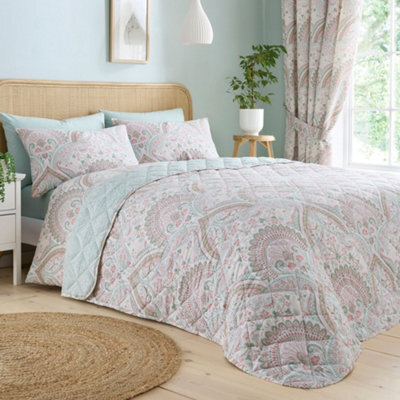 Dreams & Drapes Palais Green Jacobean Damask Inspired Print Quilted Bedspread - image 1