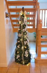 Best Artificial White/gold Pop-Up 6Ft Pre-Decorated Pre-Lit Christmas Trees - thumbnail 4
