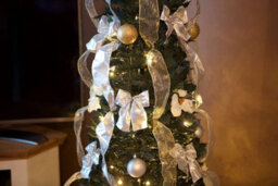 Best Artificial White/gold Pop-Up 6Ft Pre-Decorated Pre-Lit Christmas Trees - thumbnail 7
