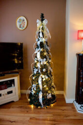 Best Artificial White/gold Pop-Up 6Ft Pre-Decorated Pre-Lit Christmas Trees - thumbnail 2