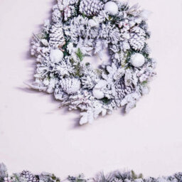 Christmas Tree World 50Cm Frosted Decorated Mixed Pine Wreath With White Baubles - thumbnail 3