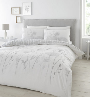 Catherine Lansfield Meadowsweet Floral White Duvet Cover Set Super King Bedding Set - image 1