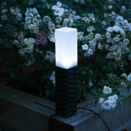 Gardenwize Pack Of 4 Free Standing Rattan Style Solar Powered Led Garden Stake Lights