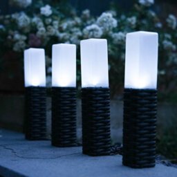 Gardenwize Pack Of 4 Free Standing Rattan Style Solar Powered Led Garden Stake Lights - thumbnail 2