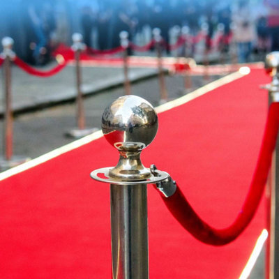 Loomed Cut To Measure Red Carpet Luxury Celebration Event Runner 133Cm Wide (4Ft 4In W X 5Ft L) - image 1