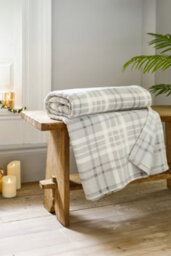 Deyongs Snuggle Check Throw  240Gsm Coral Fleece Printed - thumbnail 1