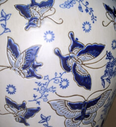 Downton Interiors Ivory Blue Butterfly Oriental Chinese Ceramic Porcelain Table Lamp - thumbnail 4