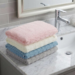 Living And Home 4 Piece Coral Fleece Bath Towels Highly Absorbent Multicolor Soft Hanging Loop Machine Washable Towel Set