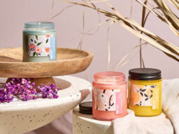 Beliani Set Of 3 Scented Candles Fruity Bloom Soy Wax Oriental Notes Herb Notes Floral Notes - thumbnail 2