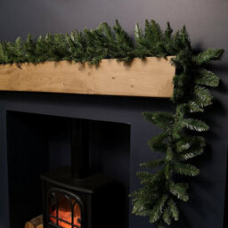 Samuel Alexander 2.7M X 25Cm Plain Green Christmas Garland With 200 Bullet Tips - thumbnail 5