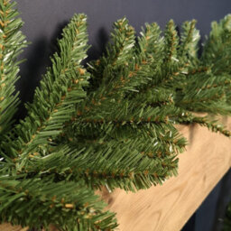 Samuel Alexander 2.7M X 25Cm Plain Green Christmas Garland With 200 Bullet Tips - thumbnail 7