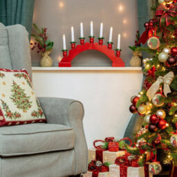 The Christmas Workshop 71179 Red Arched Wooden Candle Bridge With Candle Holders - thumbnail 4