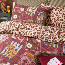 furn. Furn Wild Card Reversible Duvet Cover Set, Burgundy, King - thumbnail 3