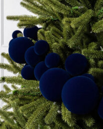 Werchristmas Navy Velvet Christmas Bauble Garland 9 Ft, 84 Shatterproof Baubles - thumbnail 3