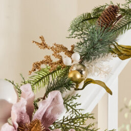 Dibor Luxury Magnolia Blush Xmas Decoration Staircase Christmas Garland 1.8M - thumbnail 4