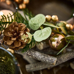Dibor Eucalyptus And Cinnamon Round Centrepiece Christmas Decoration Tealight Holder Candle Holder - thumbnail 3