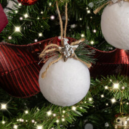 Melody Maison Set Of 3 White Velvet Christmas Bauble Decorations With Foliage - 7Cm - thumbnail 2