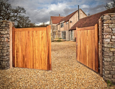 Ruby UK Ruby Iroko Highampton 3/4 1/4 Entrance Gate Pair Mortise & Tenon Design Width 3.9M Wide X 1.2M High Right Hand Hinge - image 1