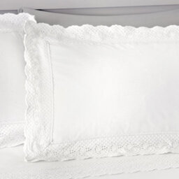 Serene Renaissance Scallop Lace Embellished Duvet Cover Set - thumbnail 3