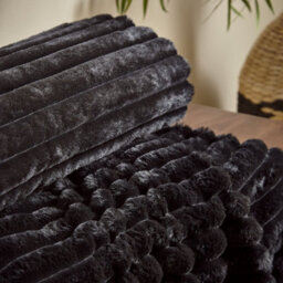 Catherine Lansfield Cosy Ribbed Faux Fur Blanket Throw Black - thumbnail 2