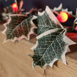 Samuel Alexander 1.8M Artificial Garland With Berries & Lights Battery Operated With 35 Warm White Leds - thumbnail 4