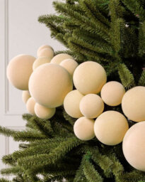 Werchristmas Latte Velvet Christmas Bauble Garland 9 Ft, 84 Shatterproof Baubles - thumbnail 3