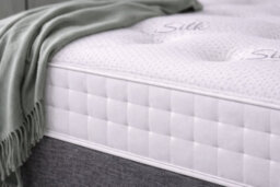 Chester & Oakley Beds Silk 1000 Pocket Spring Memory Foam Mattress - thumbnail 3