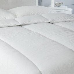 Winter Extra Warm 15 Tog Microfibre Soft Like Down Duvet With Non Allergenic Hollowfibre Filling - thumbnail 3