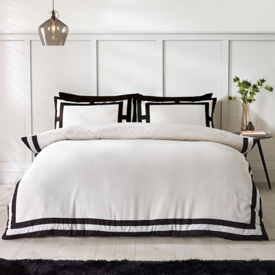 Catherine Lansfield So Soft Mono Panel Single Duvet Cover Set With Pillowcase Cream Black - image 1