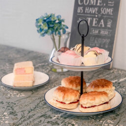 Nicola Spring 3X Farmhouse Cake Stands - White Porcelain Rustic Country Cottage Afternoon Tea Stand With Rolled Rims & Hoop Handle - thumbnail 2