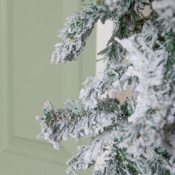 8Ft (2.55M) Samuel Alexander Single Door Snow Flocked Christmas Tree Arch With 2000 Tips - thumbnail 5