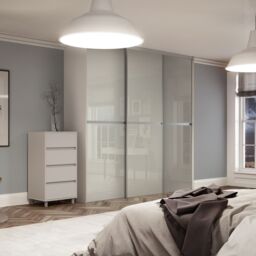 Spacepro Minimalist Mirror Panelled Non-Mirrored Matt Arctic White 3 Door Sliding Wardrobe Door Kit (H)2220mm (W)2246mm - thumbnail 3