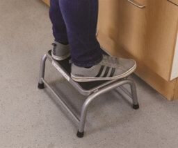 Streetwize Caravan, Home & Motorhome Steel Single Step Ladder  Stool With Rubber Non Slip Pads - thumbnail 2