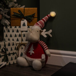 Samuel Alexander 40Cm Battery Operated Light Up Sitting Christmas Reindeer In Red & White Jumper - thumbnail 2
