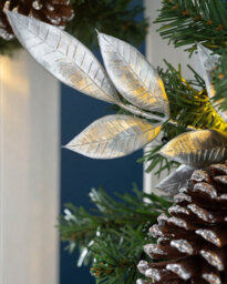 Werchristmas Pre-Lit Extra-Thick Silver And White Decorated Artificial Christmas Garland 9 Ft, 80 Warm White Leds - thumbnail 4
