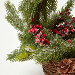 Homescapes Artificial Green & Brown Handcrafted Festive Wicker Basket With Fir, Berries & Real Pinecones, 40 X 59 Cm - thumbnail 3