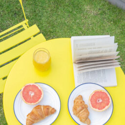 Harbour Housewares 2 Seater Sussex Bistro Set - Round - Yellow - thumbnail 7