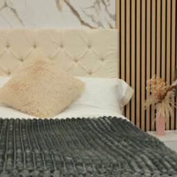 "Urban Textures Luxury 20"" High Boucle Fabric Upholstered Chesterfield Bed Headboard - Cream"