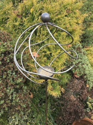 Poppy Forge Tangle Ball On 4Ft Stem With Bird Feeder - Hand Made By Traditional Forge Ornamental - Steel - L34.3 X W34.3 X H157.5 Cm - thumbnail 5