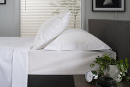 The Lyndon Company 200 Thread Count Cotton Fitted Sheet White - thumbnail 1